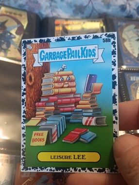Garbage Pail Kids Trading Card - Leisure Lee (Blue & Green)
